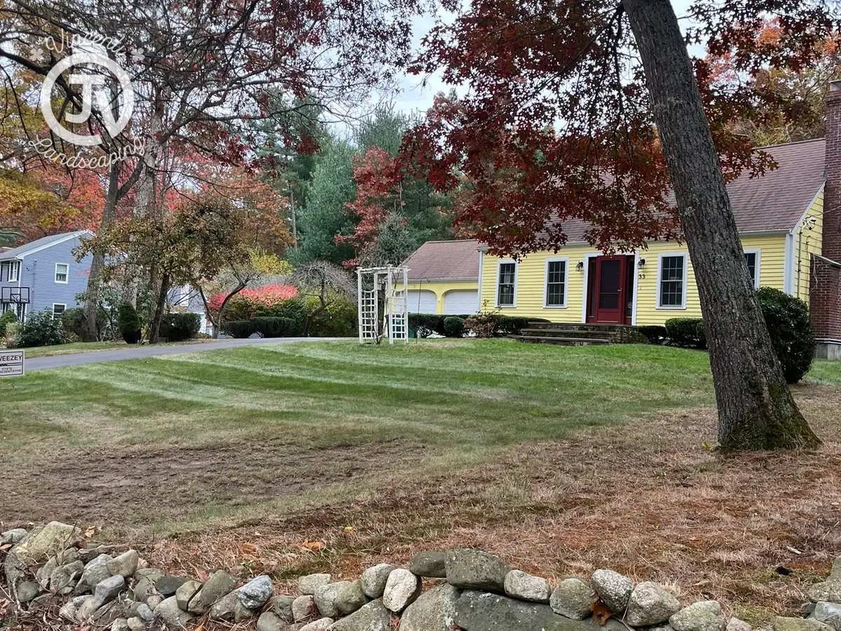 Front yard after fall cleanup by Vincenti Landscaping